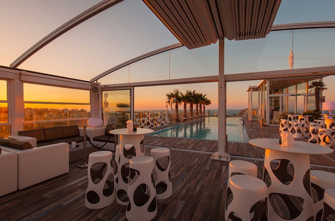 Hugo's Boutique Hotel-Bar pored bazena.jpg