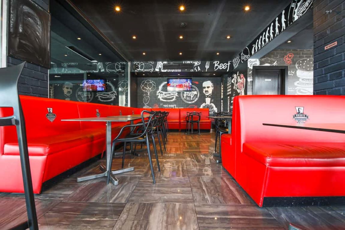 Hugo's Boutique Hotel-Grill bar.jpg