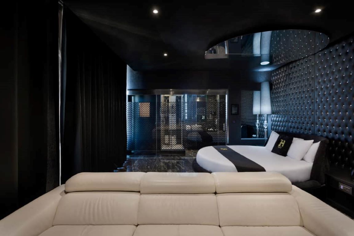 Hugo's Boutique Hotel-Signature Sauna Suite.jpg