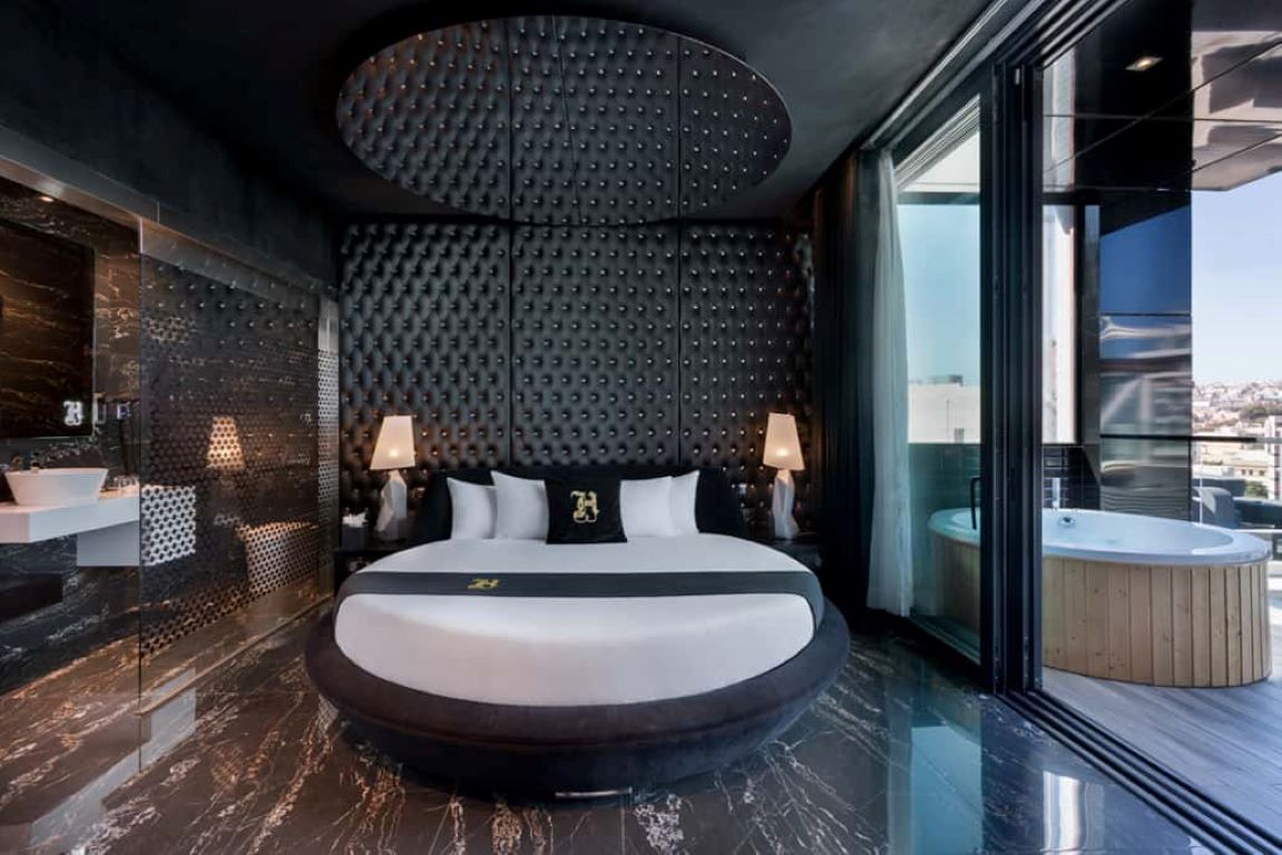 Hugo's Boutique Hotel-Signature Spa suite.jpg