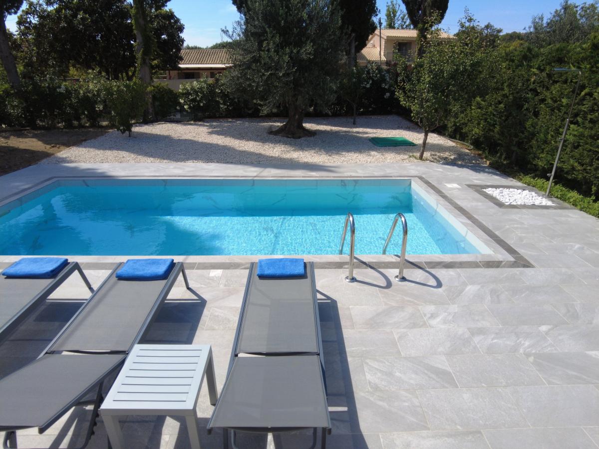 Cypress Garden Villas bazen.jpg