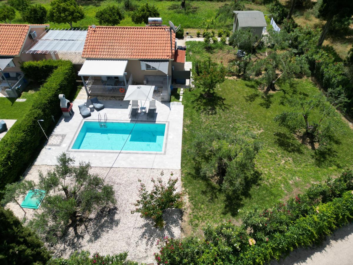 Cypress Garden Villas dvorište.jpg