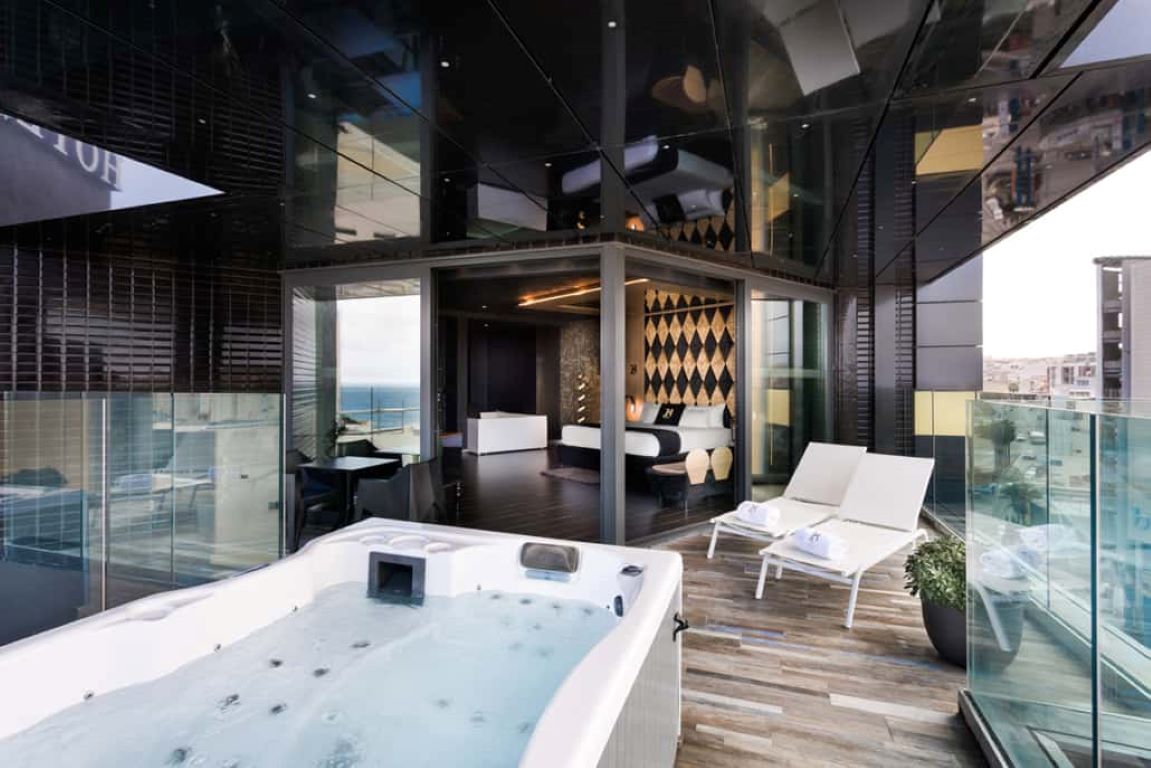 H Hotel-Signature corner suite.jpg