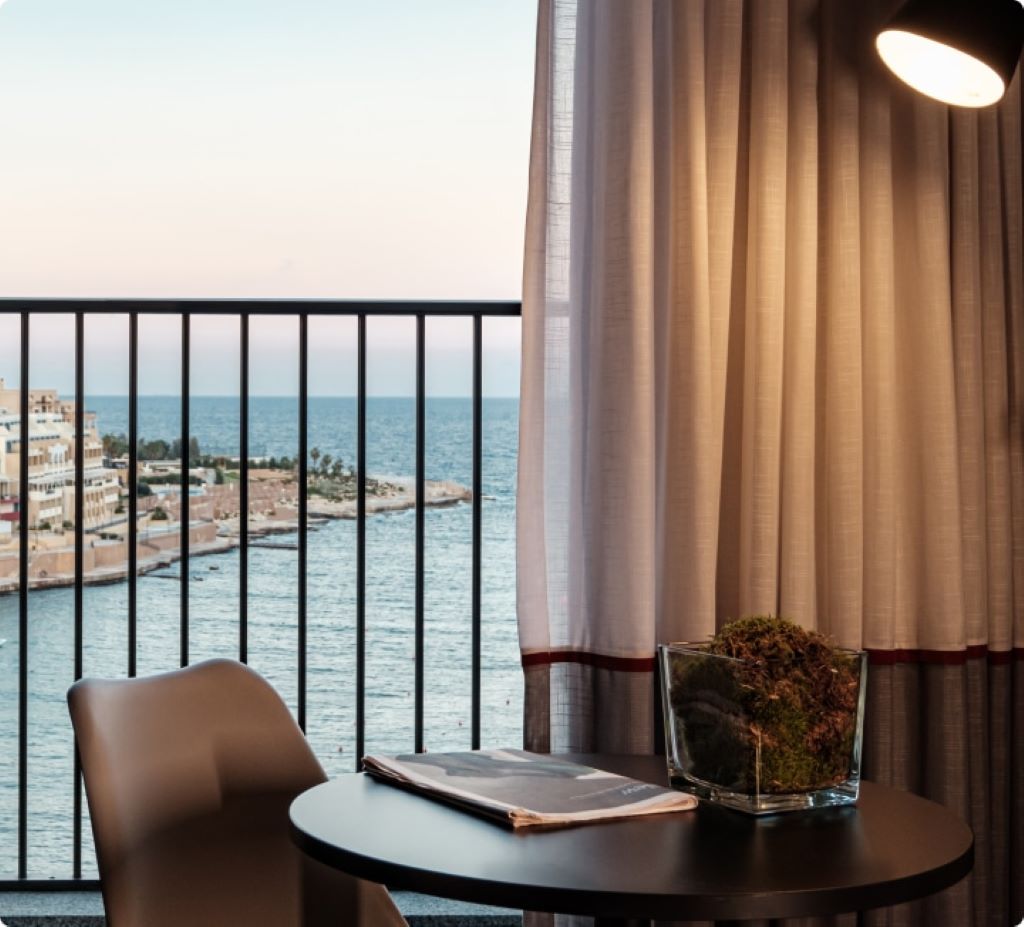 be. Hotel-Superior soba pogled more.jpg