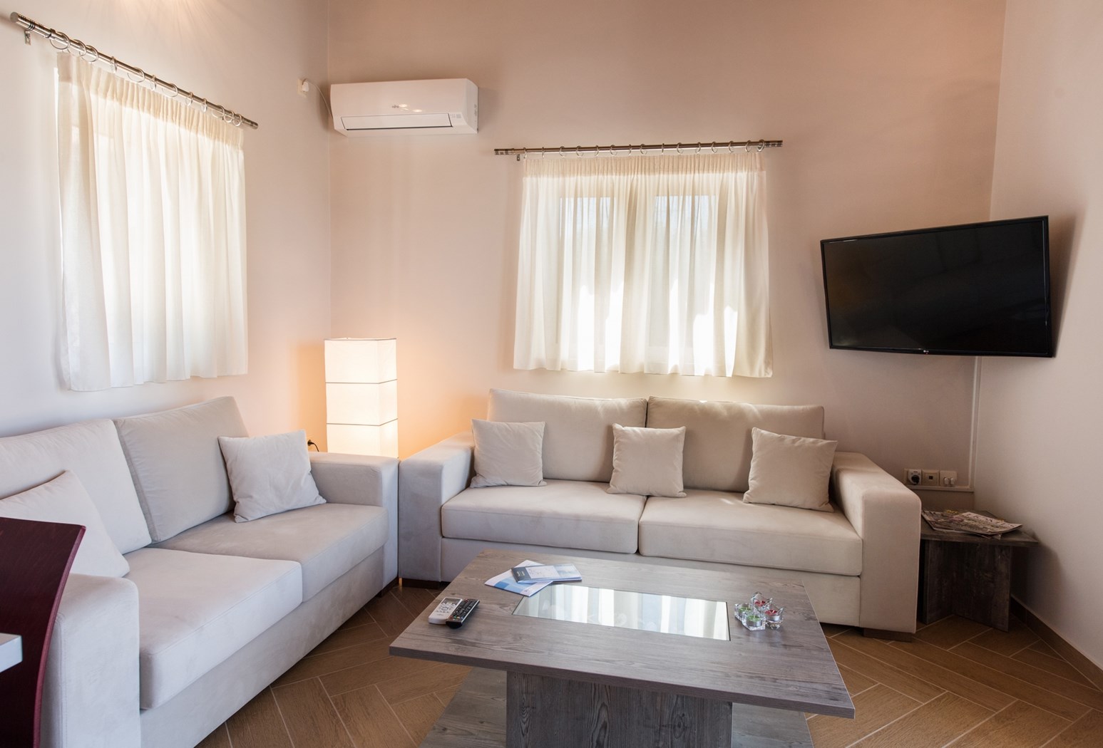 Lefkogea Villas & Apartments dnevna soba.jpg