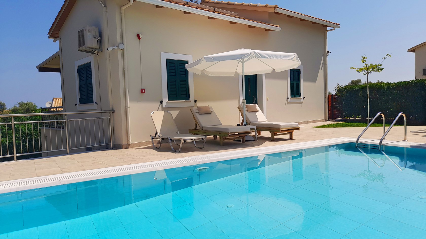Lefkogea Villas & Apartments vila sa bazenom.jpg