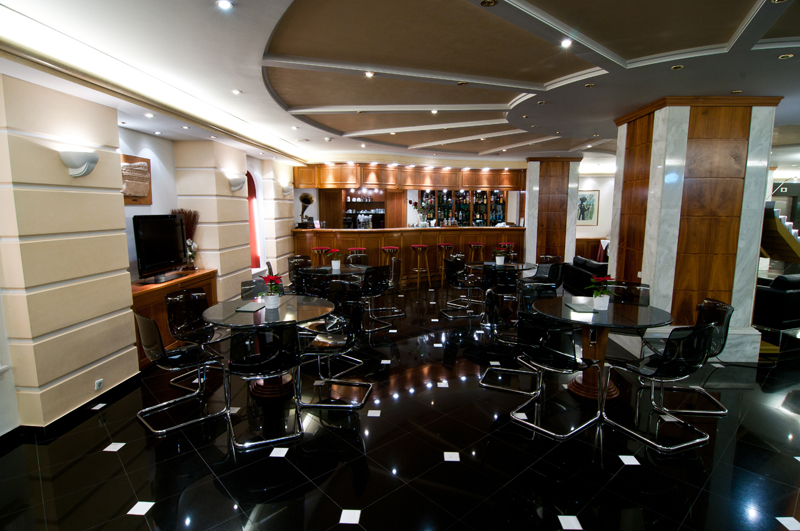 Hotel Oasis bar.jpg
