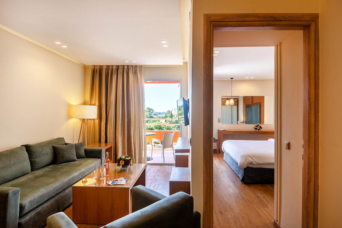 Hotel Oasis deluxe app dnevna soba.jpg