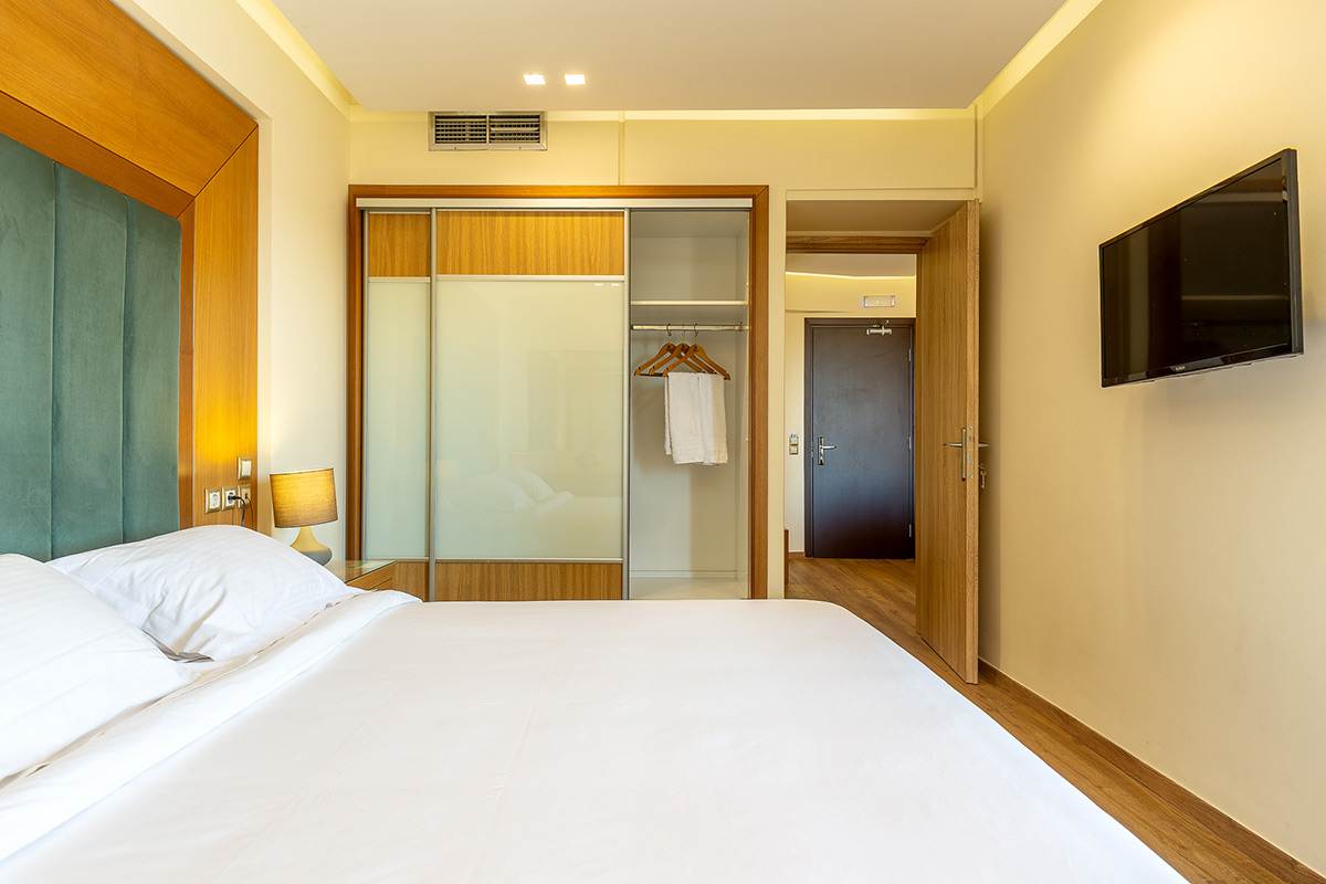 Hotel Oasis deluxe app spavaca soba.jpg