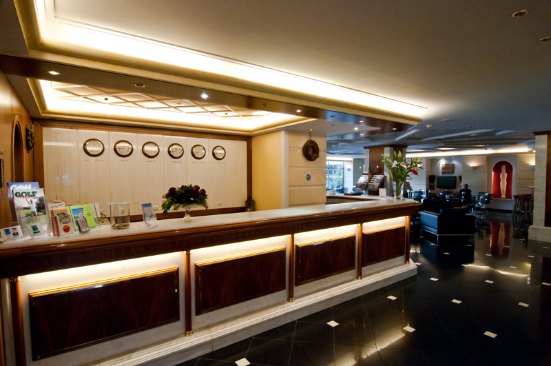 Hotel Oasis recepcija i lobi 1.jpg
