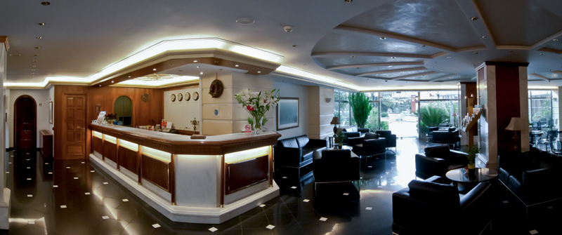 Hotel Oasis recepcija i lobi.jpg