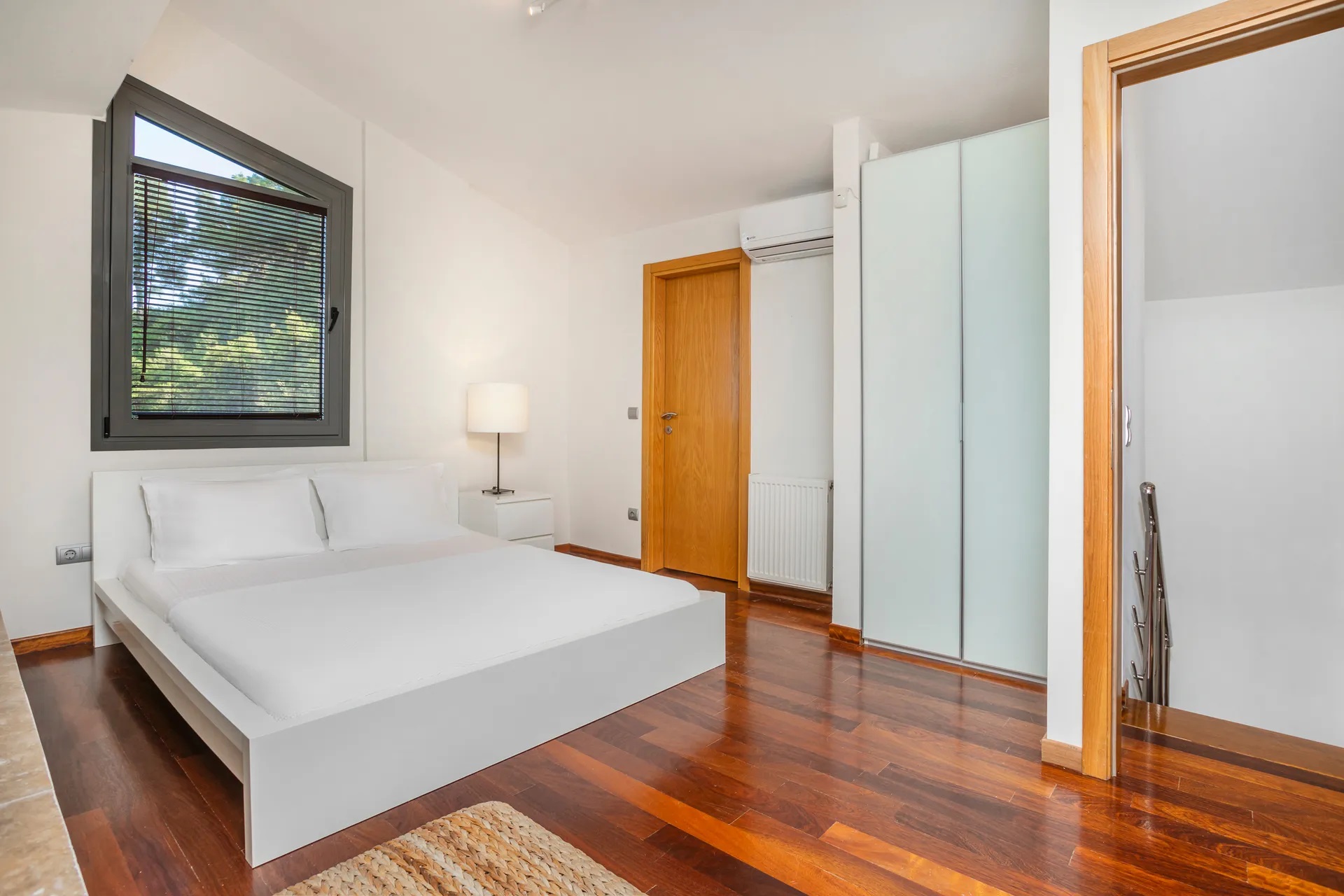 Beyond Residence-Trosobna vila spavaca soba.jpg