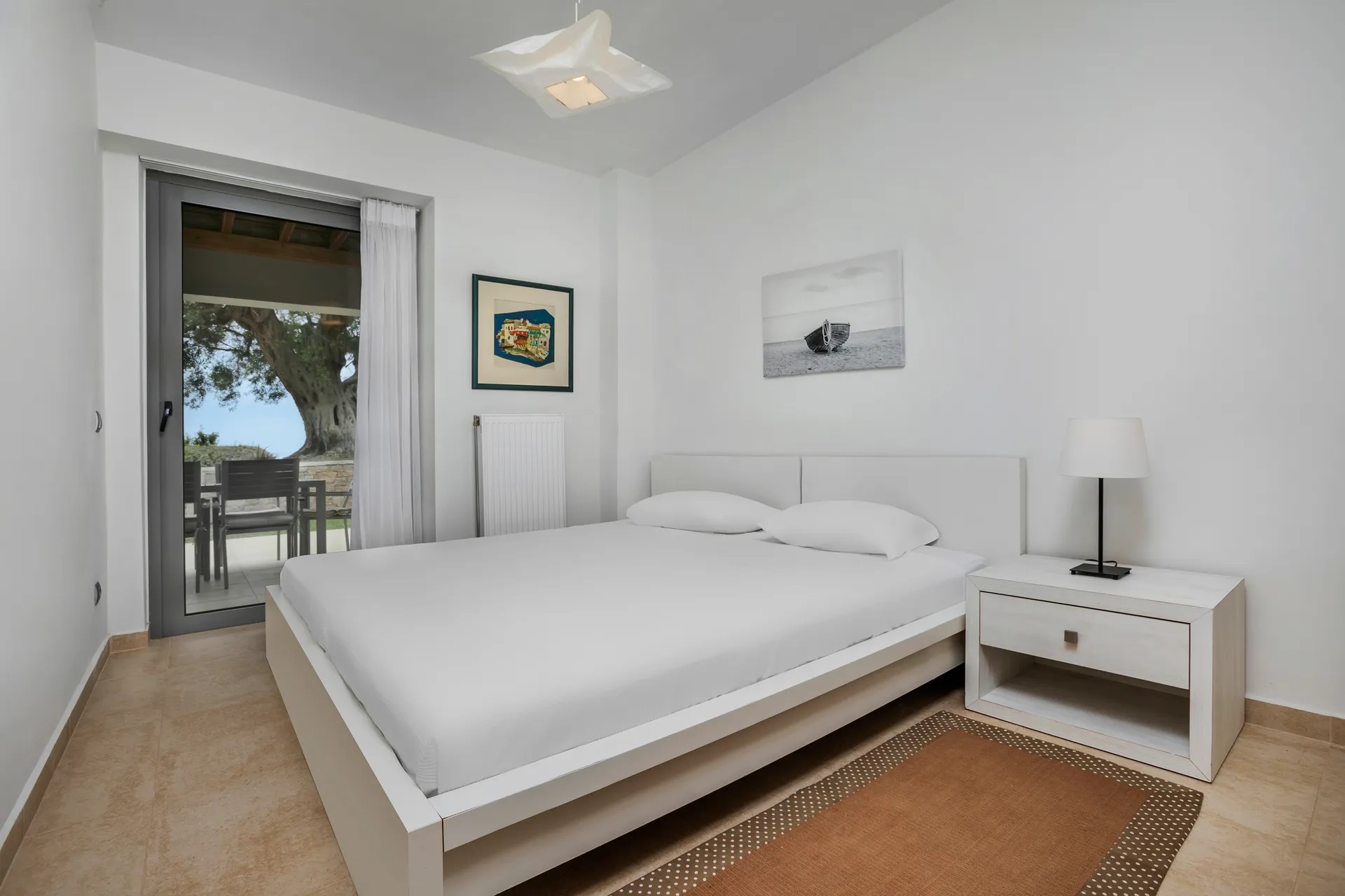 Beyond Residence-Villa Beach front spavaca soba.jpg