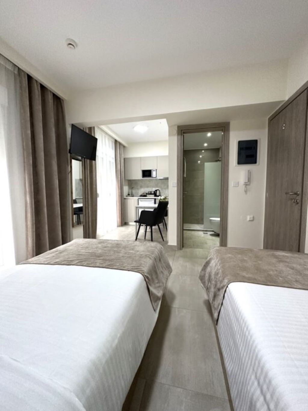 Apartment Navarino-Deluxe Twin soba.jpg