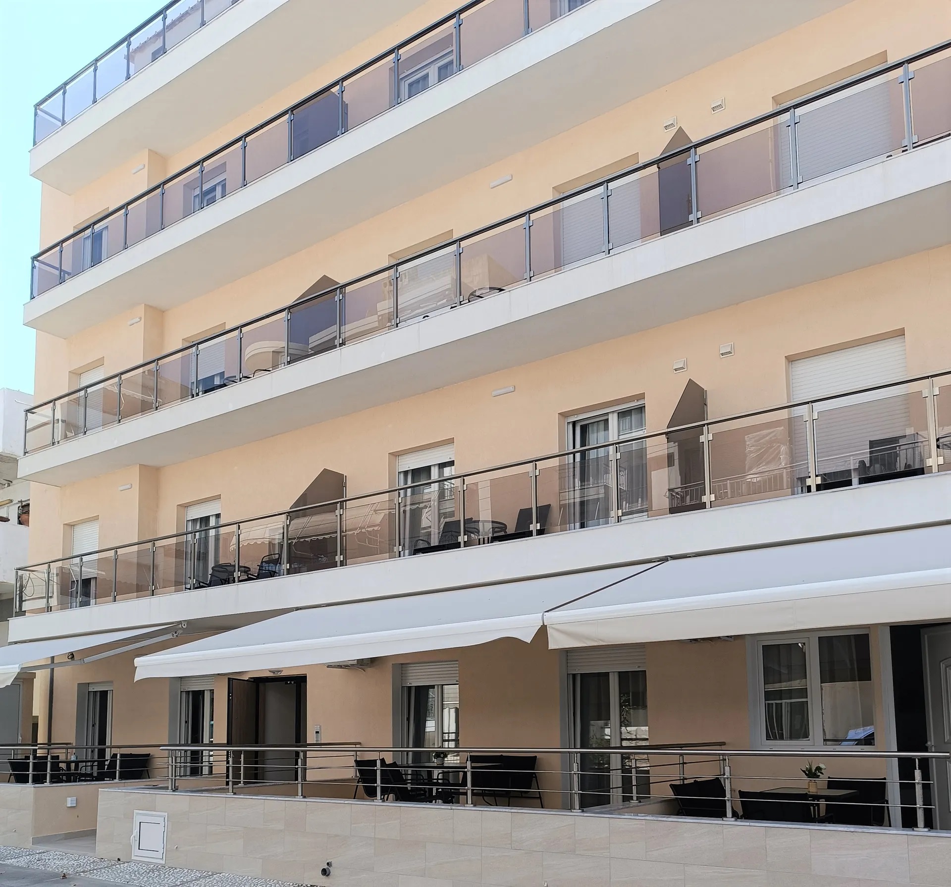 Apartment Navarino-Hotel spolja.jpg