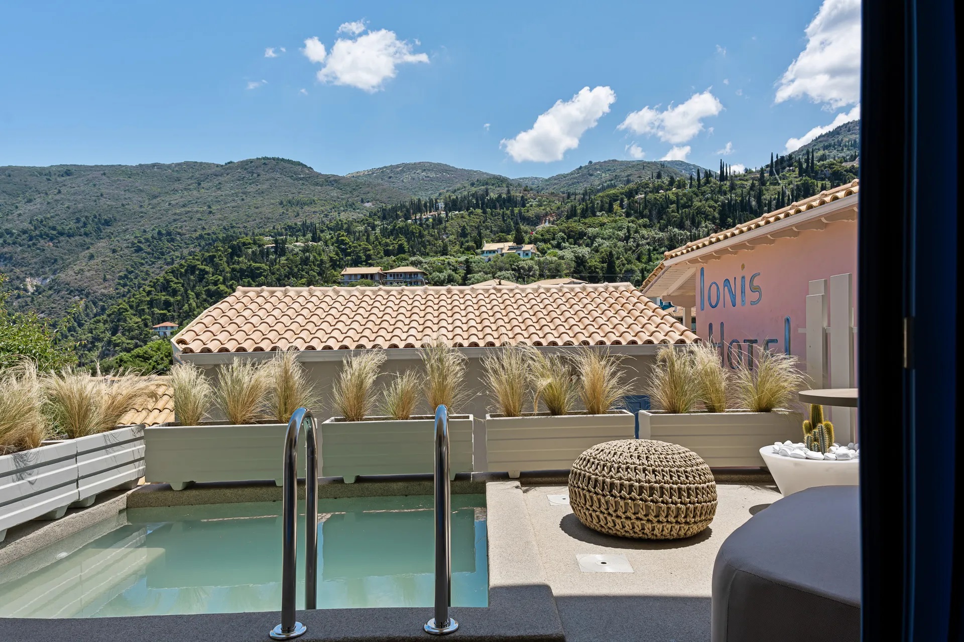Tellion Suites-Pogled na okolinu.jpg