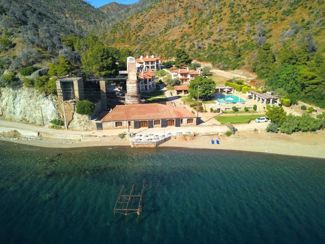 Kaminos Hotel by Nin & Bau spoljni izgled.jpg