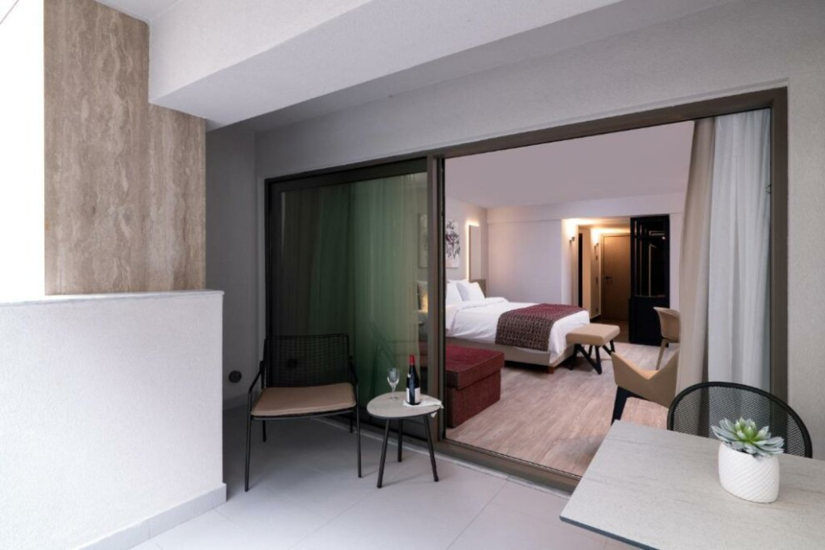 S Hotel Boutique terasa.jpg