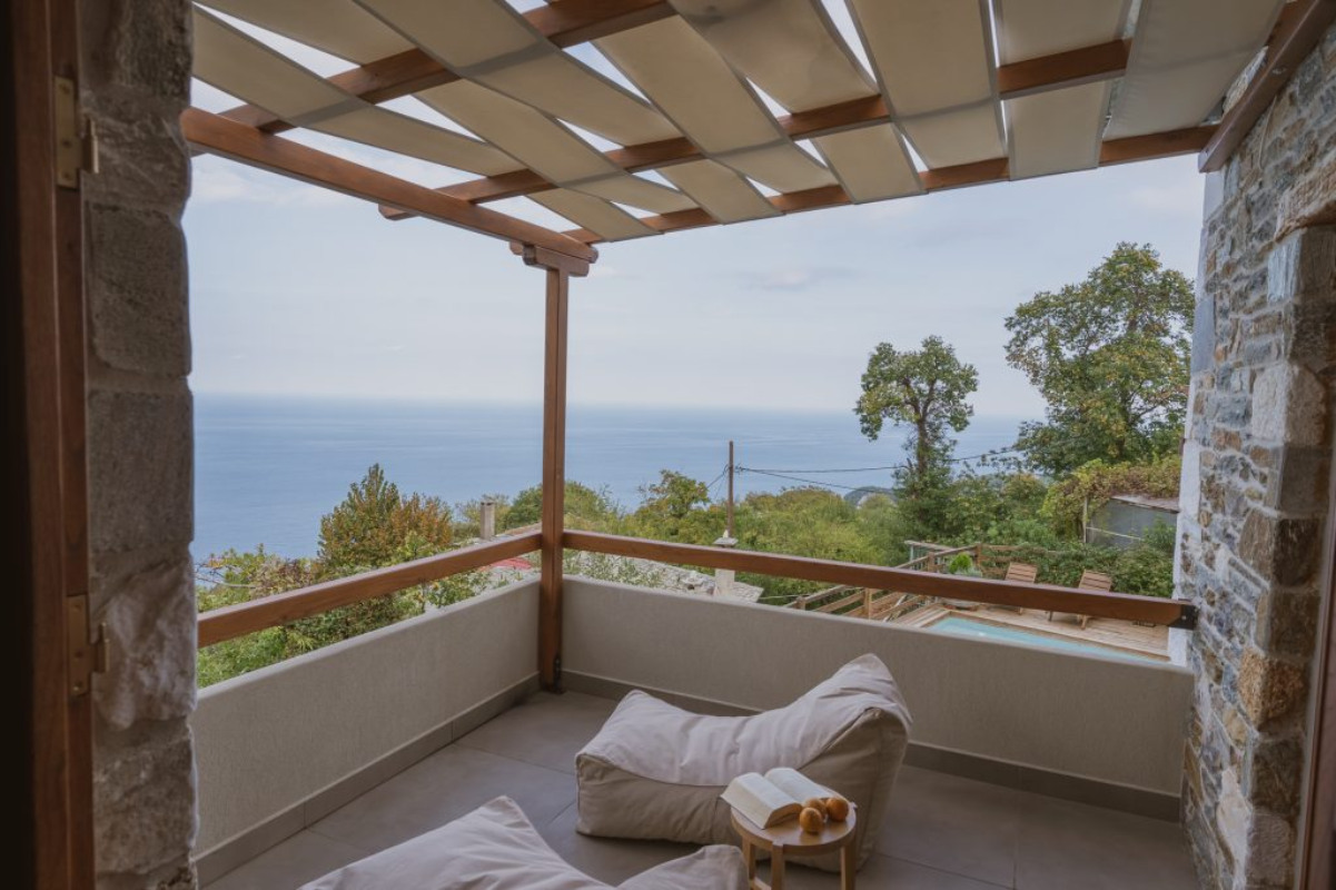 Adam Guestohouses balkon adam blue