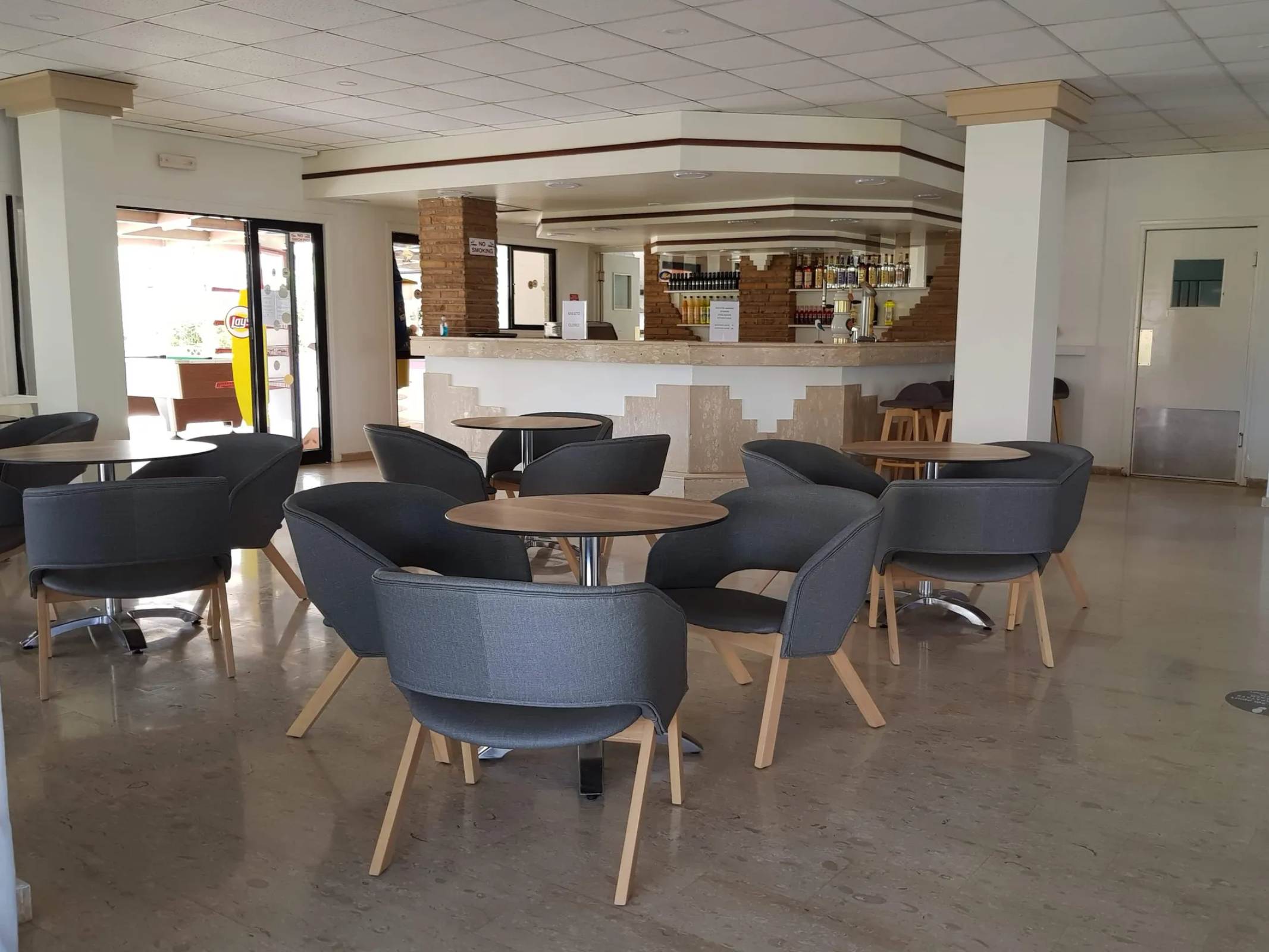 Seagull Hotel Aparments bar