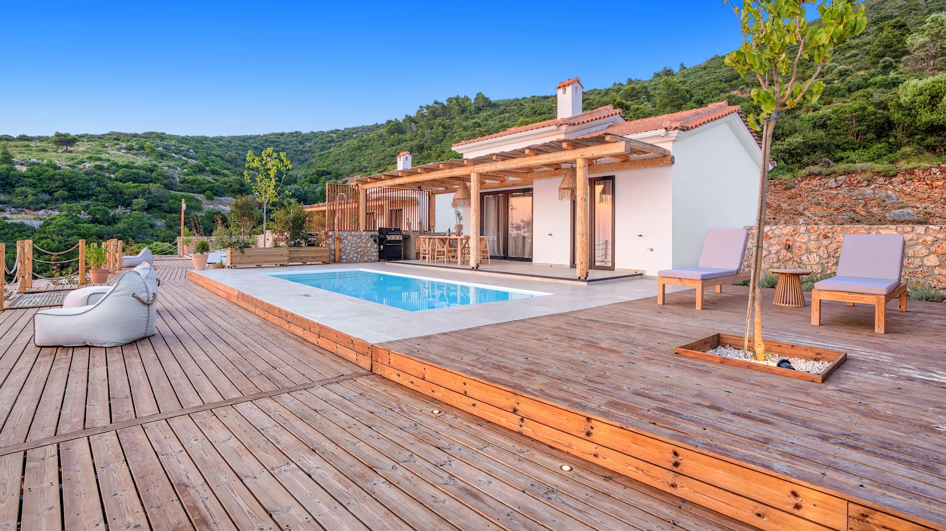 Eunoia Porto Katsiki junior vila.jpg