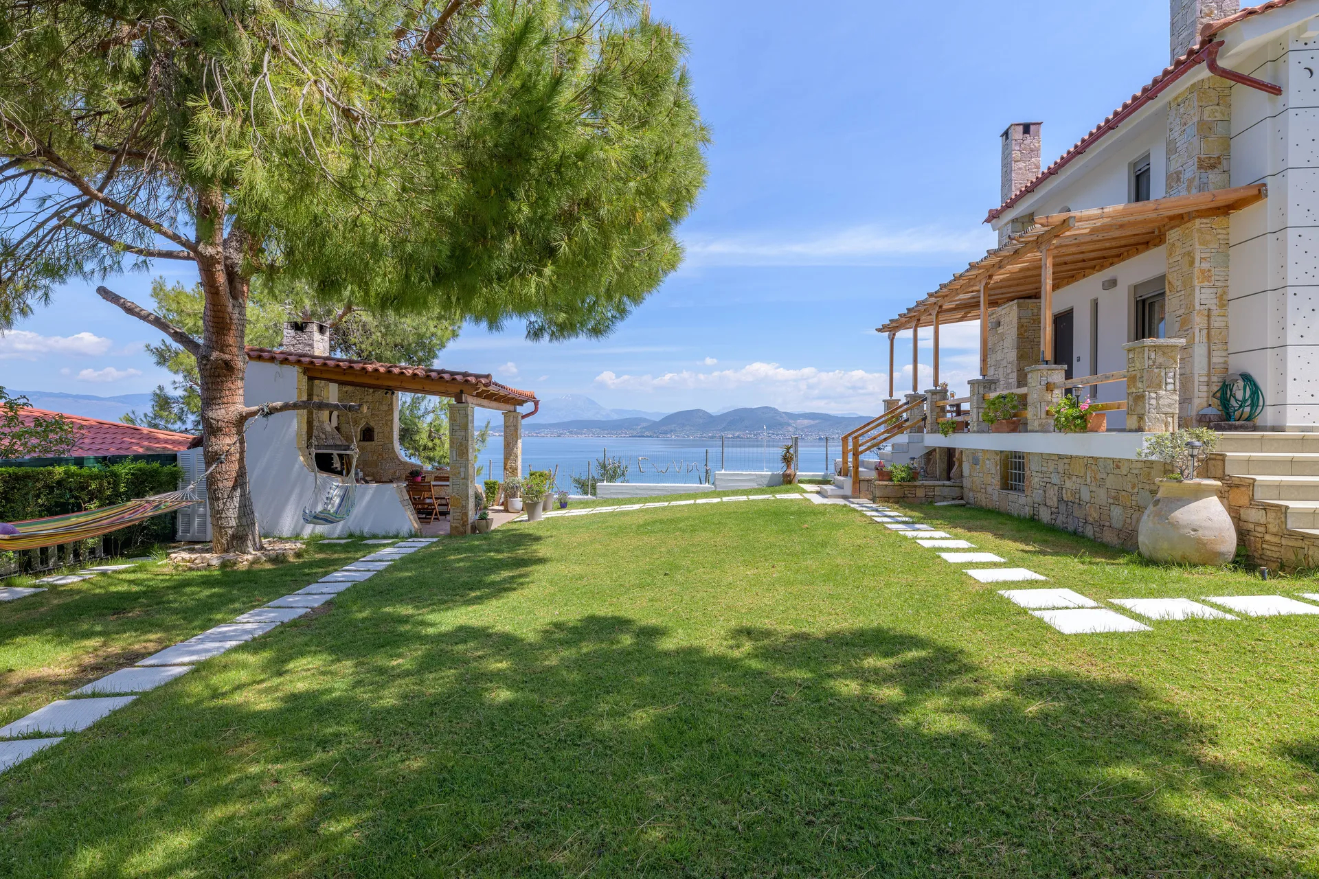 Crystal Beach Villa dvorište.jpg