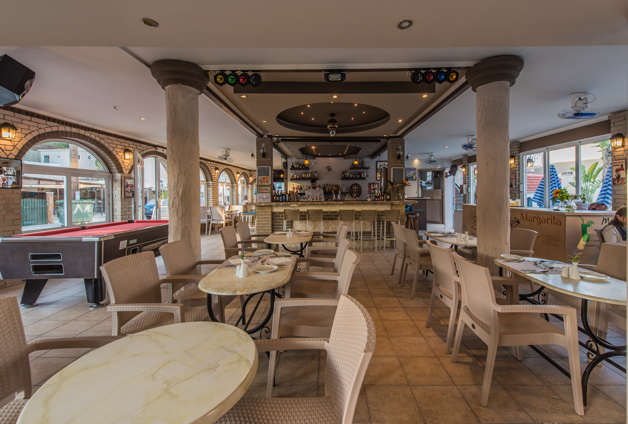 Planos Beach Hotel bar