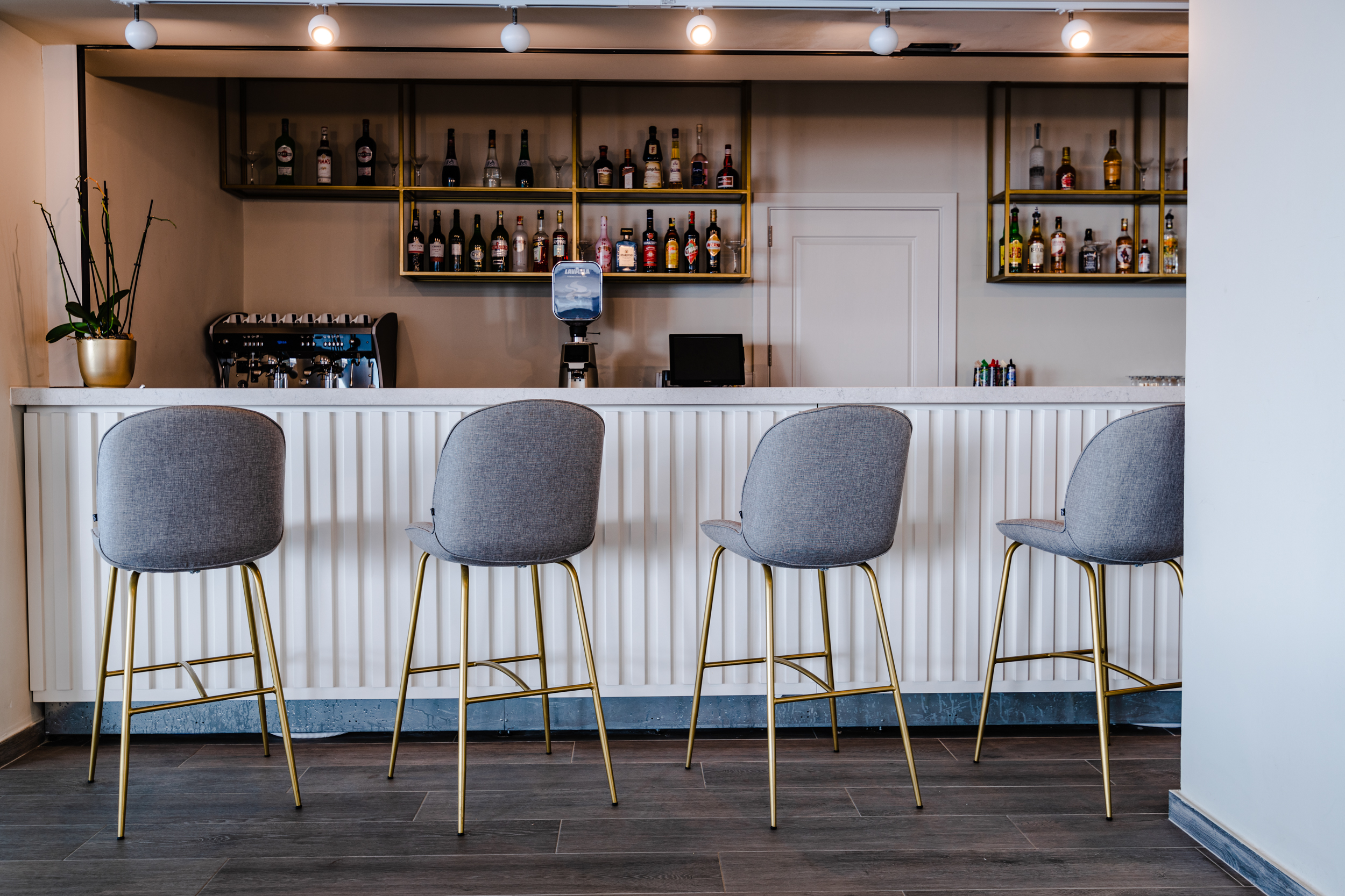 SeaView Hotel-Lobby bar.jpg