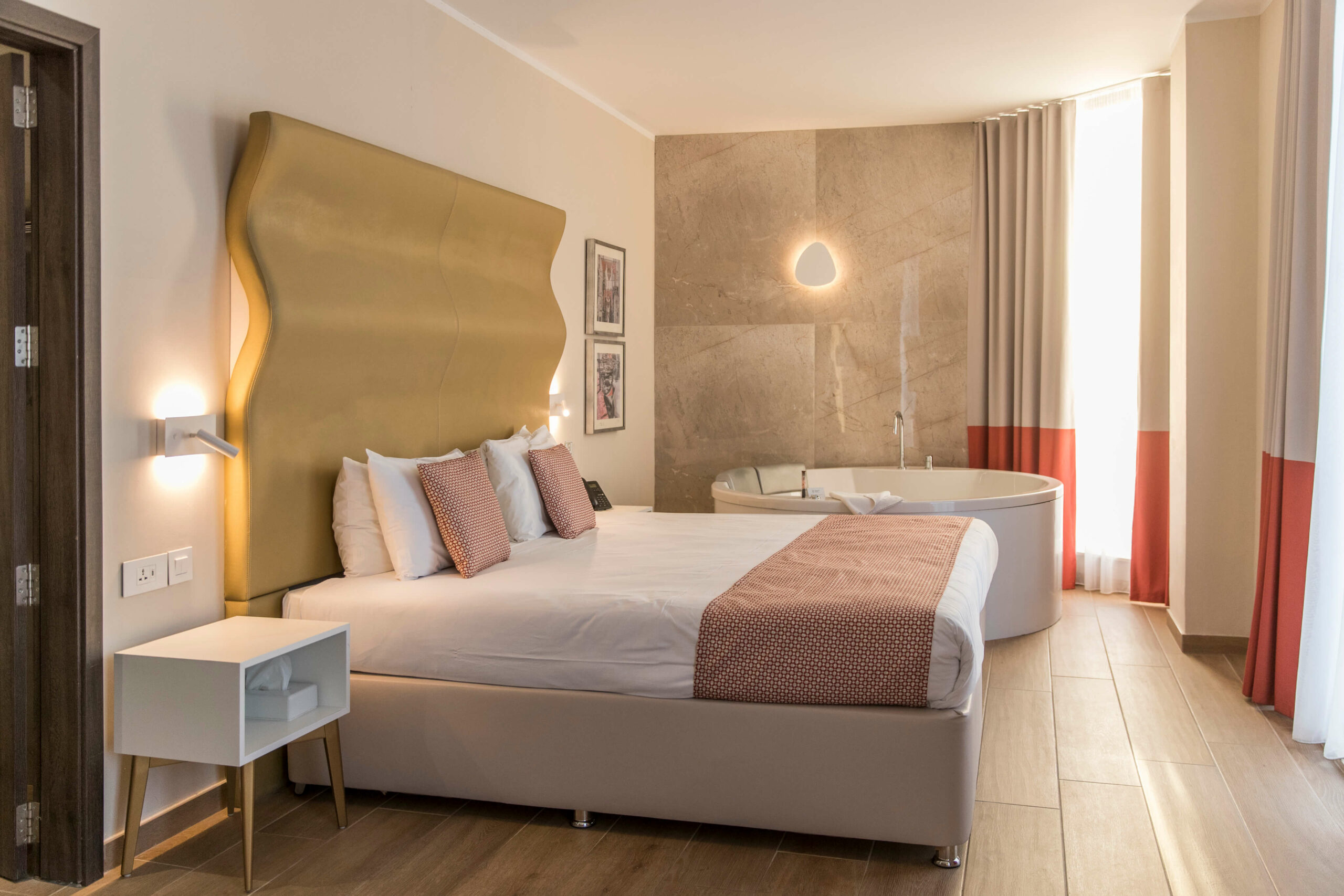 SeaView Hotel-Suite pogled more i djakuzi.jpg