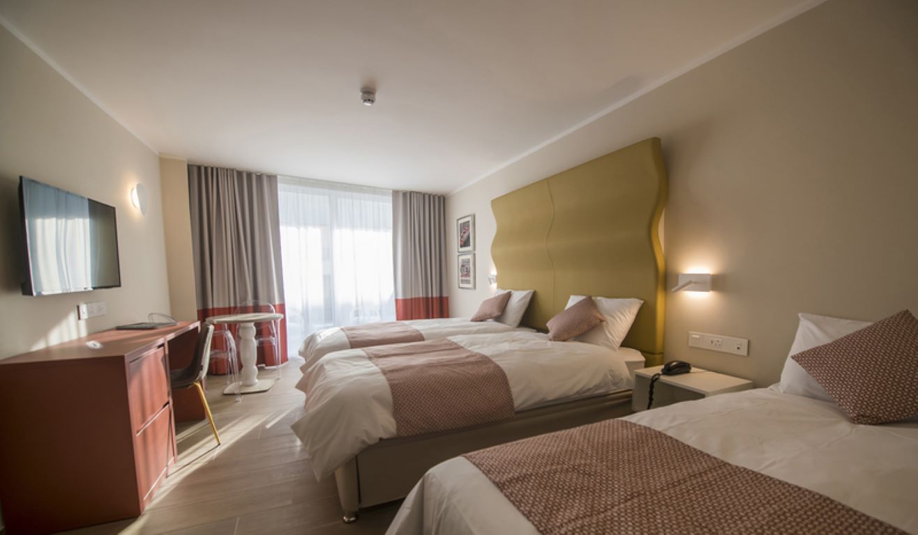 SeaView Hotel-Trokreventna soab delimican pogled more.jpg