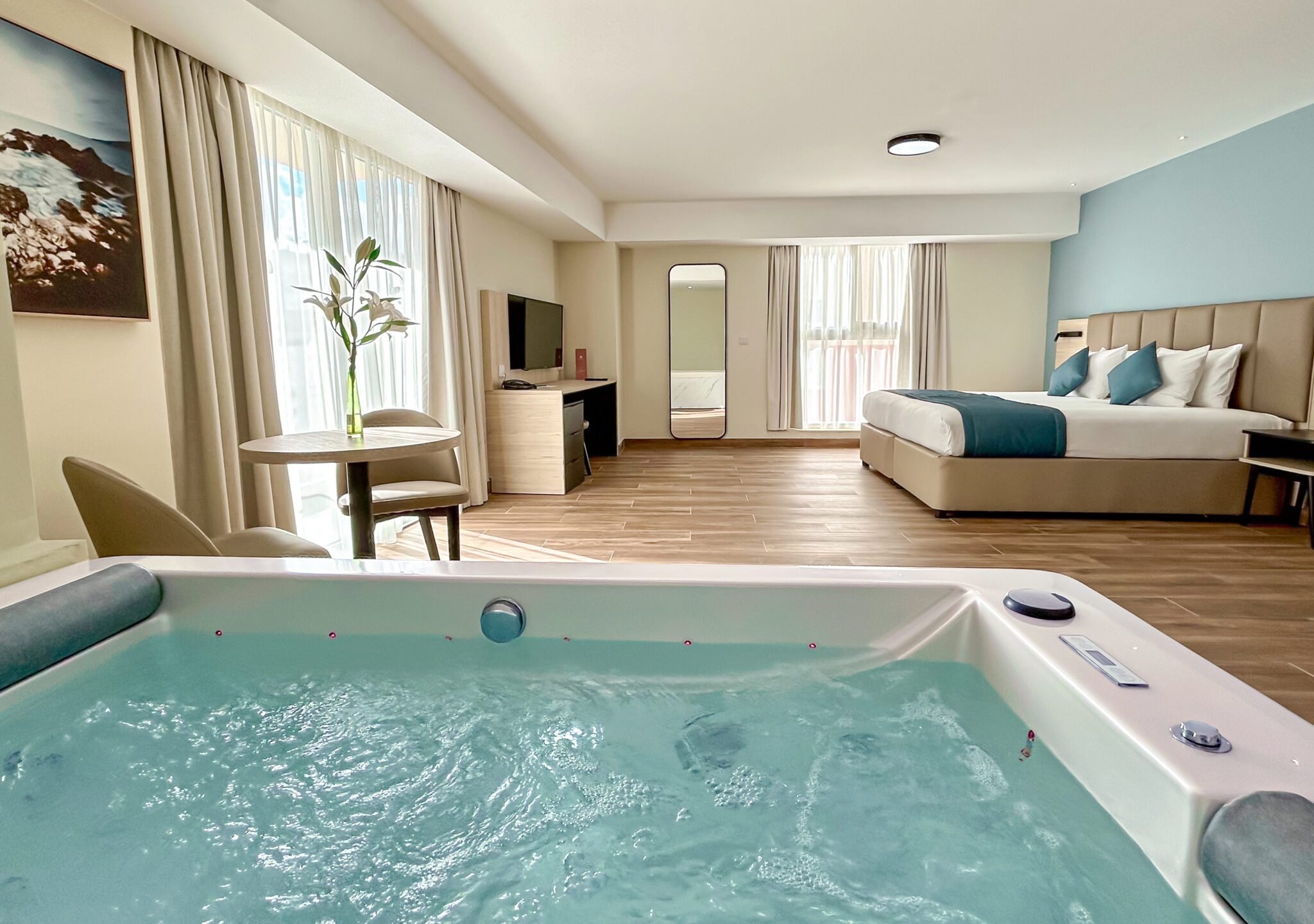 Qawra Palace Resort & Spa-Junior suite sa djakuzijem.jpg