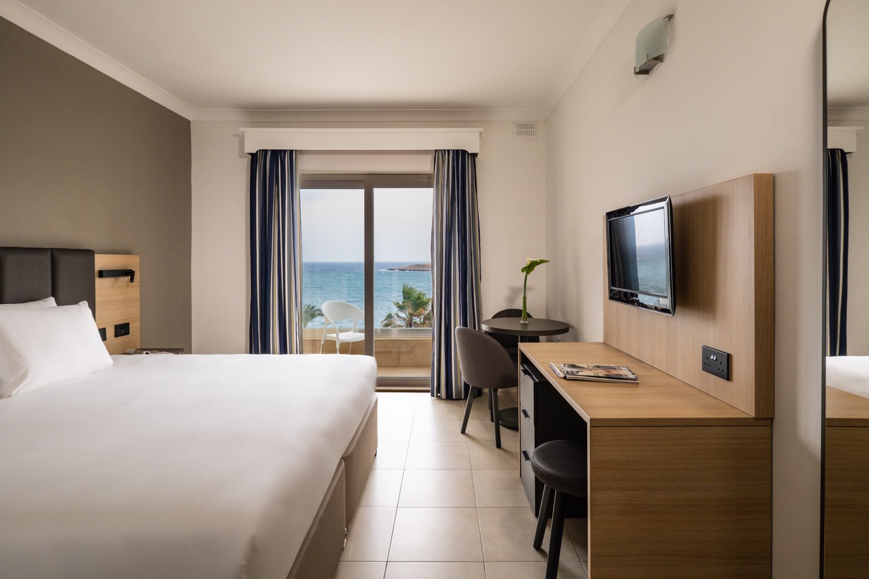 Qawra Palace Resort & Spa-Standardna soba pogled more.jpg