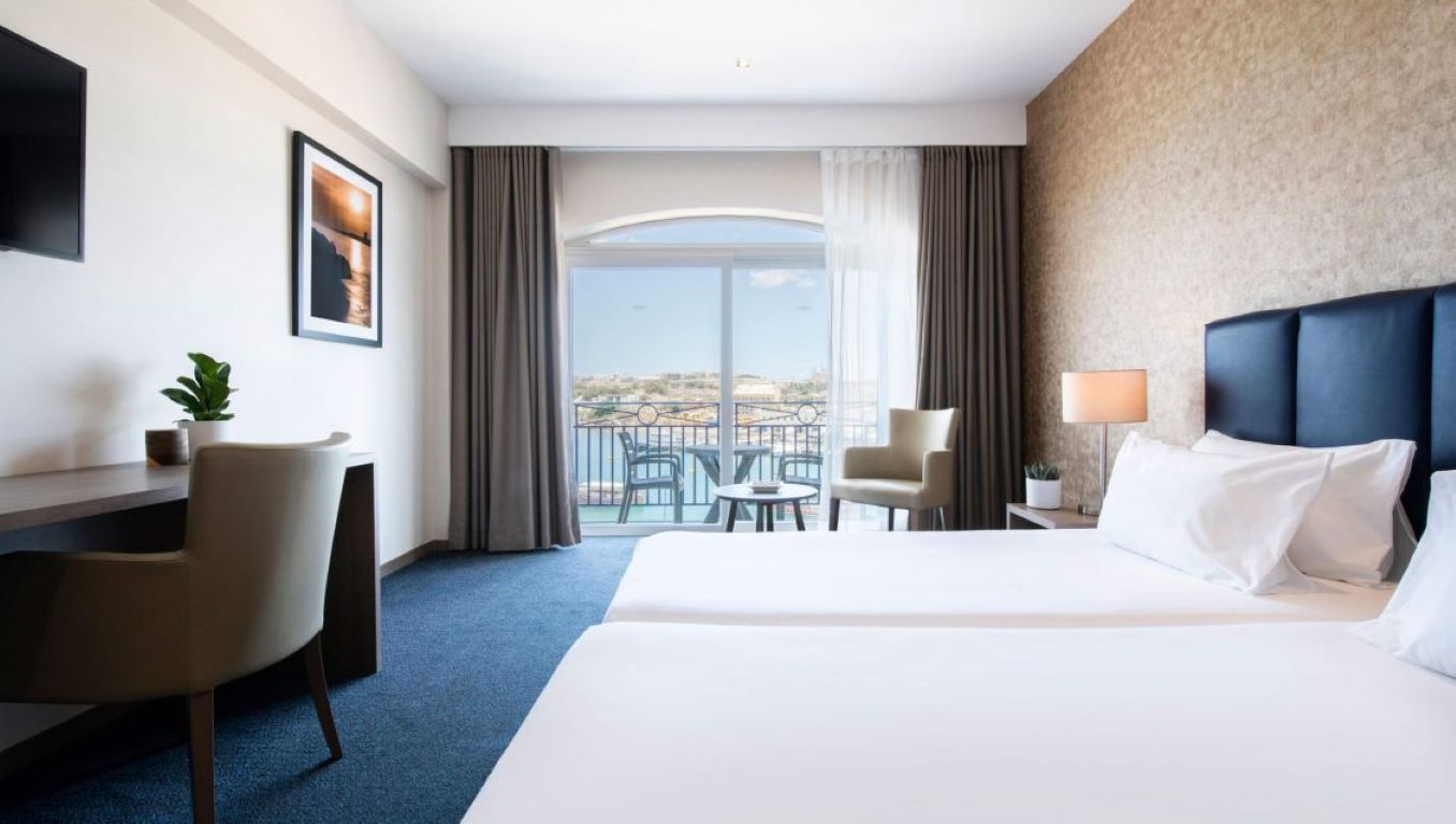 The Waterfront Hotel-Superior soba pogled more.jpg