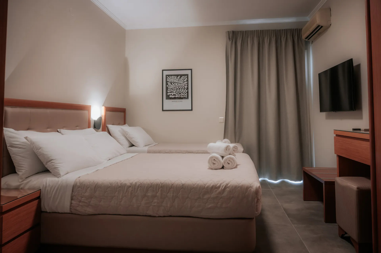 Hotel Hermes trokrevetna soba.jpg