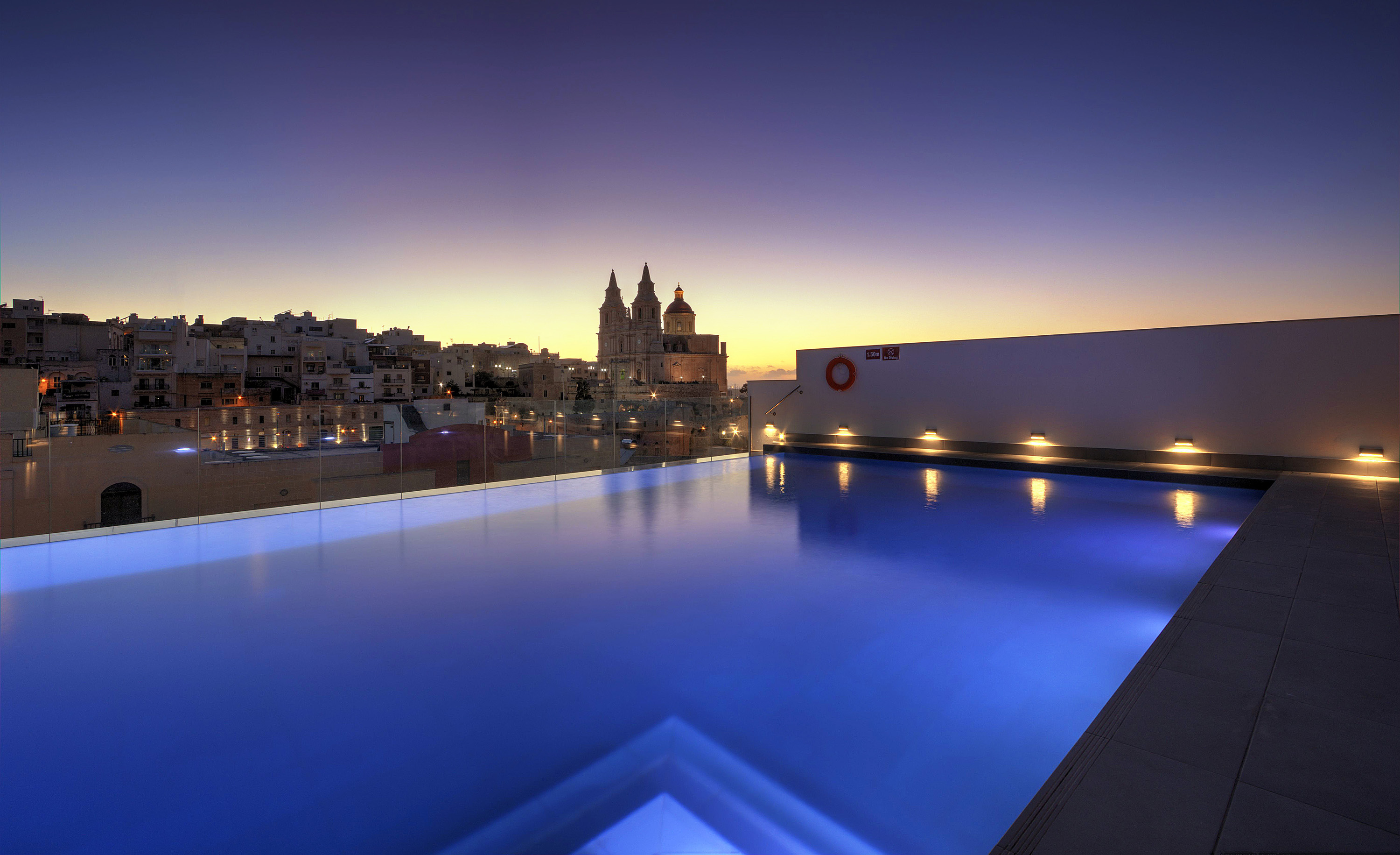 Pergola Hotel and Spa-Bazen nocu.jpg
