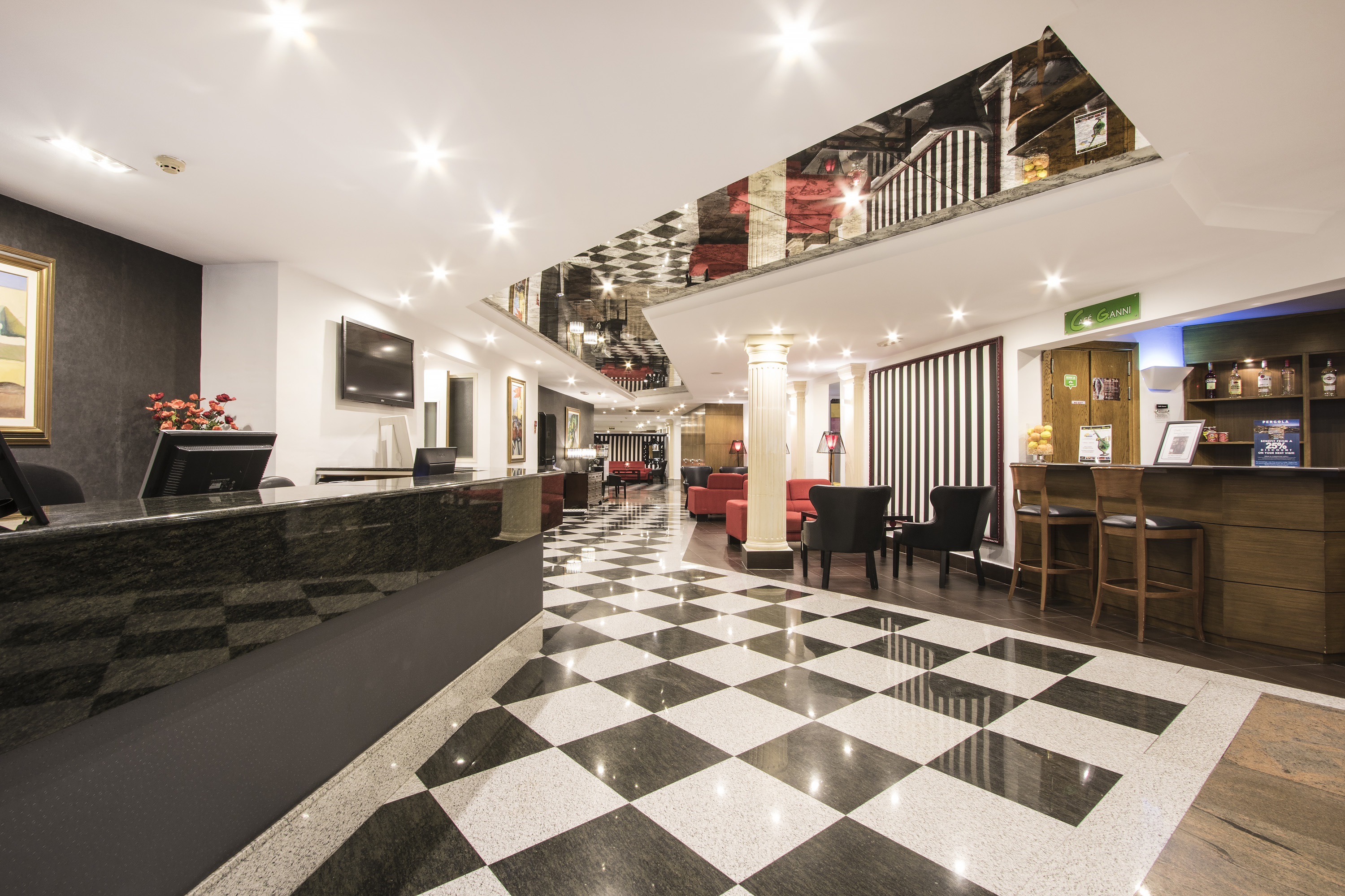 Pergola Hotel and Spa-Recepcija.jpg