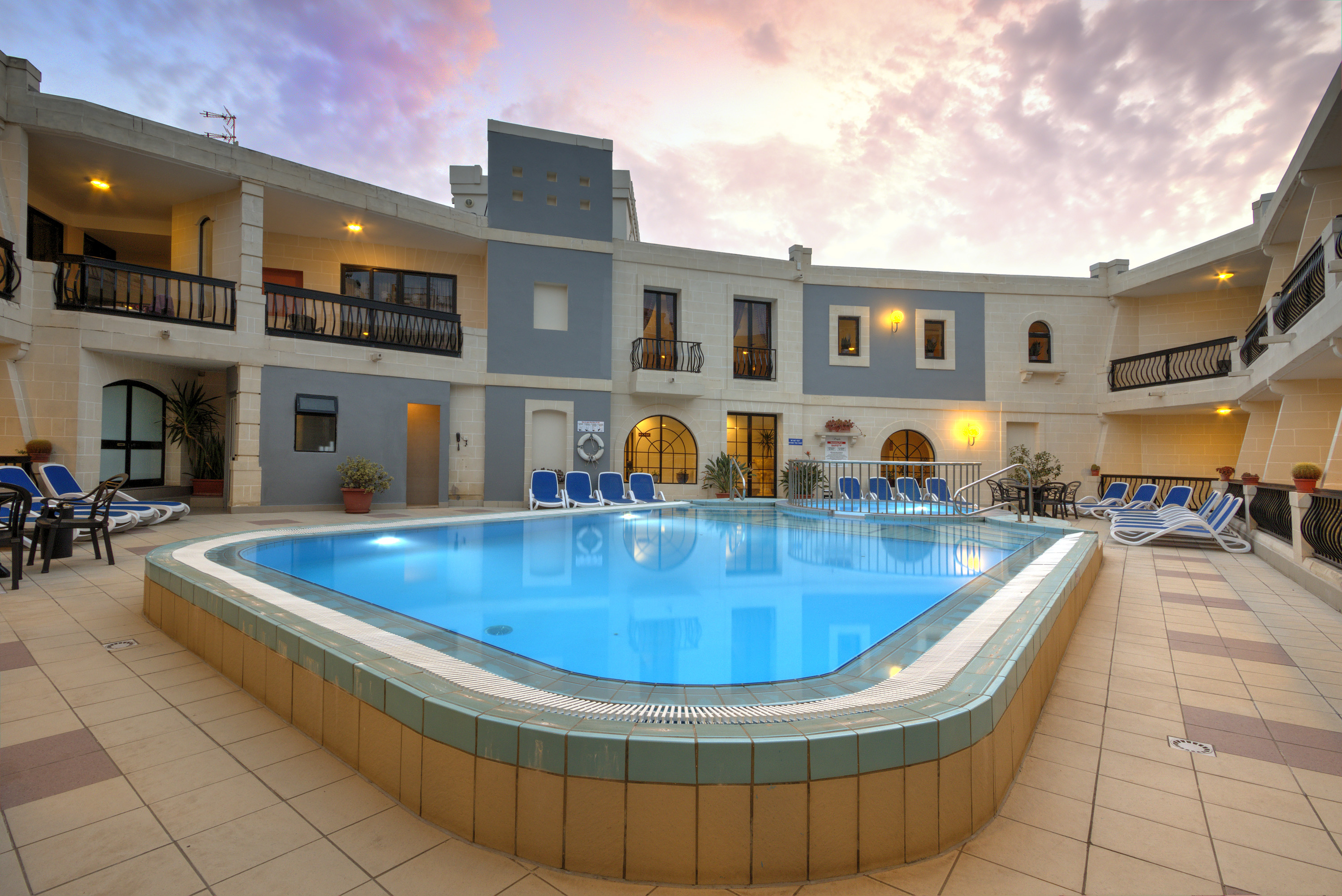 Pergola Hotel and Spa-Relax bazen.jpg