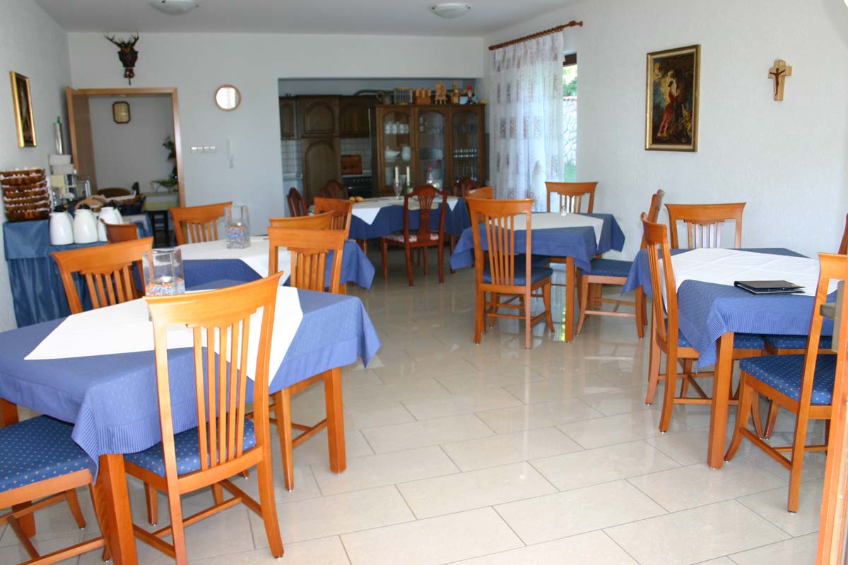 Vila Sojat sala za doručak.jpg