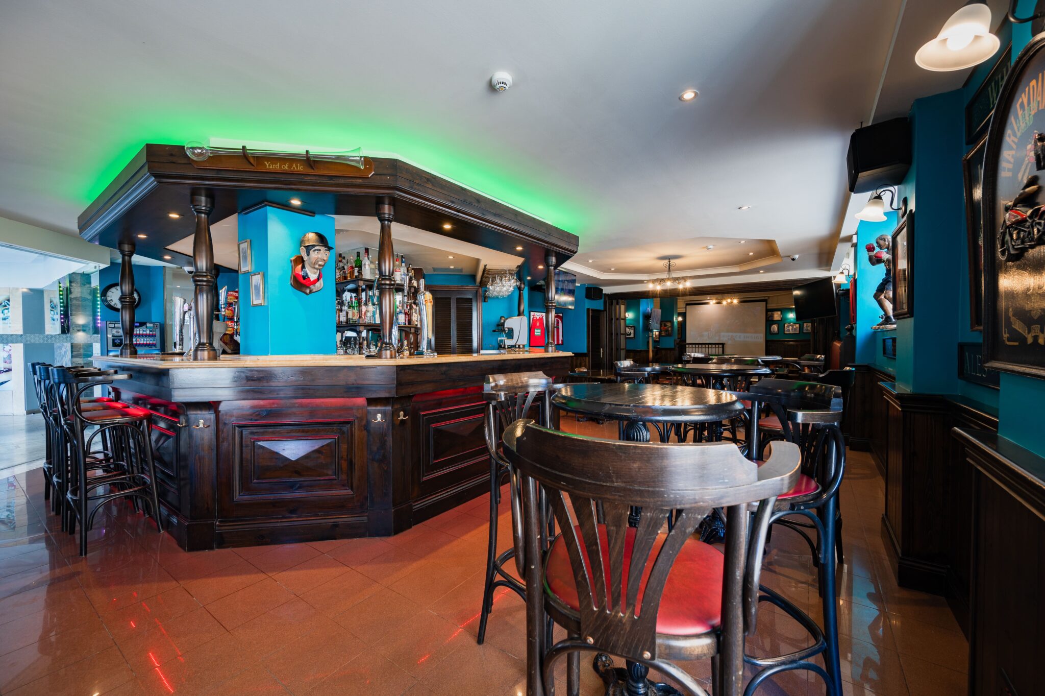Maritim Antonine Hotel-Bar.jpg