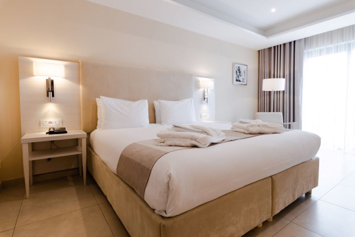 Maritim Antonine Hotel-Deluxe soba.jpg