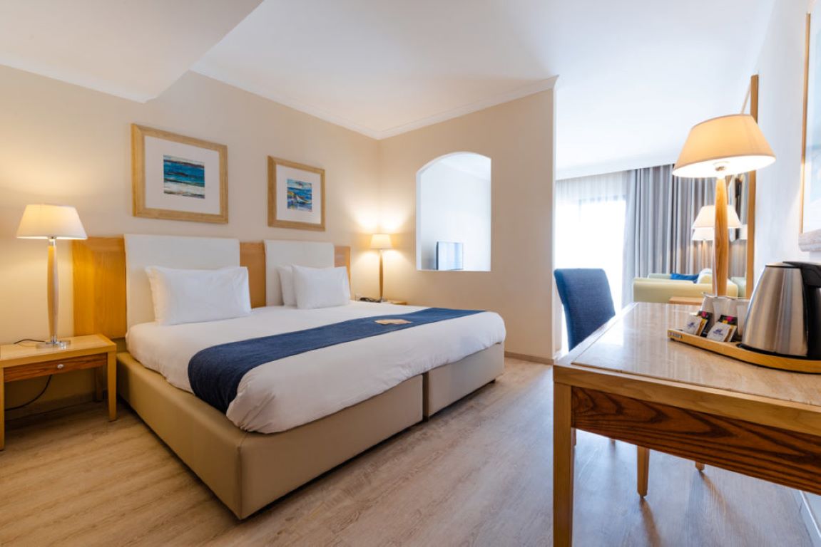 Maritim Antonine Hotel-Family junior suite.jpg