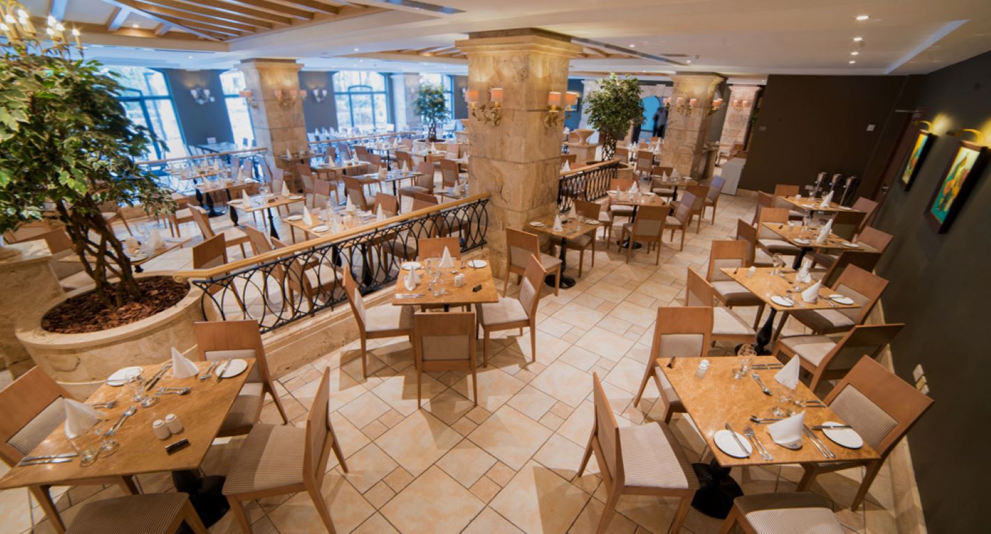 Maritim Antonine Hotel-Glavni restoran.jpg
