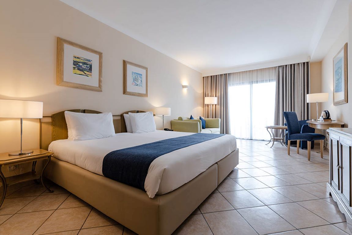 Maritim Antonine Hotel-Junior suite.jpg