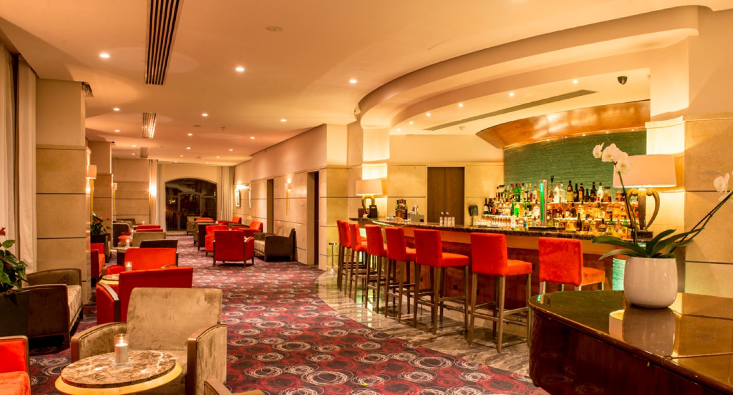 Maritim Antonine Hotel-Lobby bar.jpg