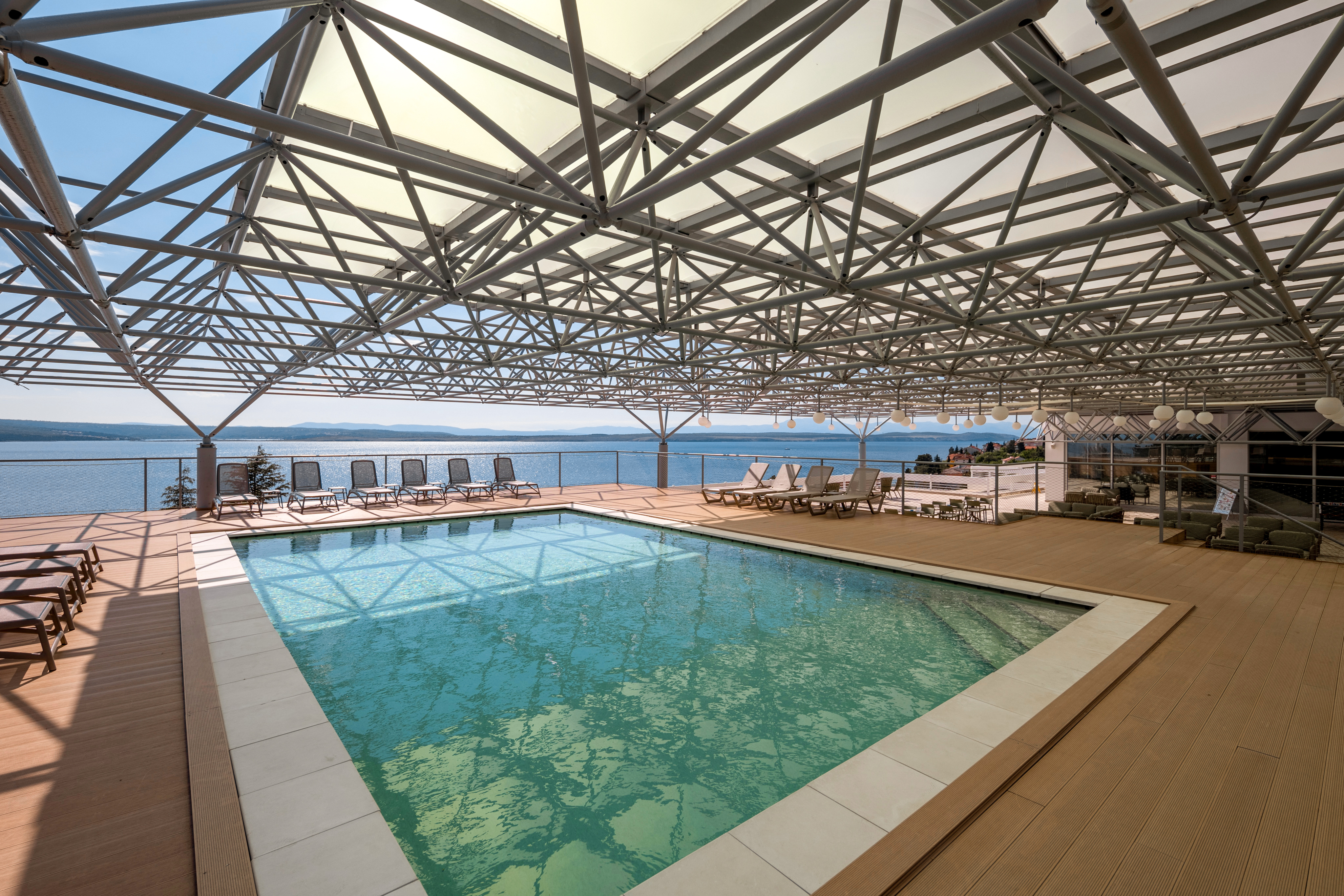 Hotel Omorika bazen.jpg