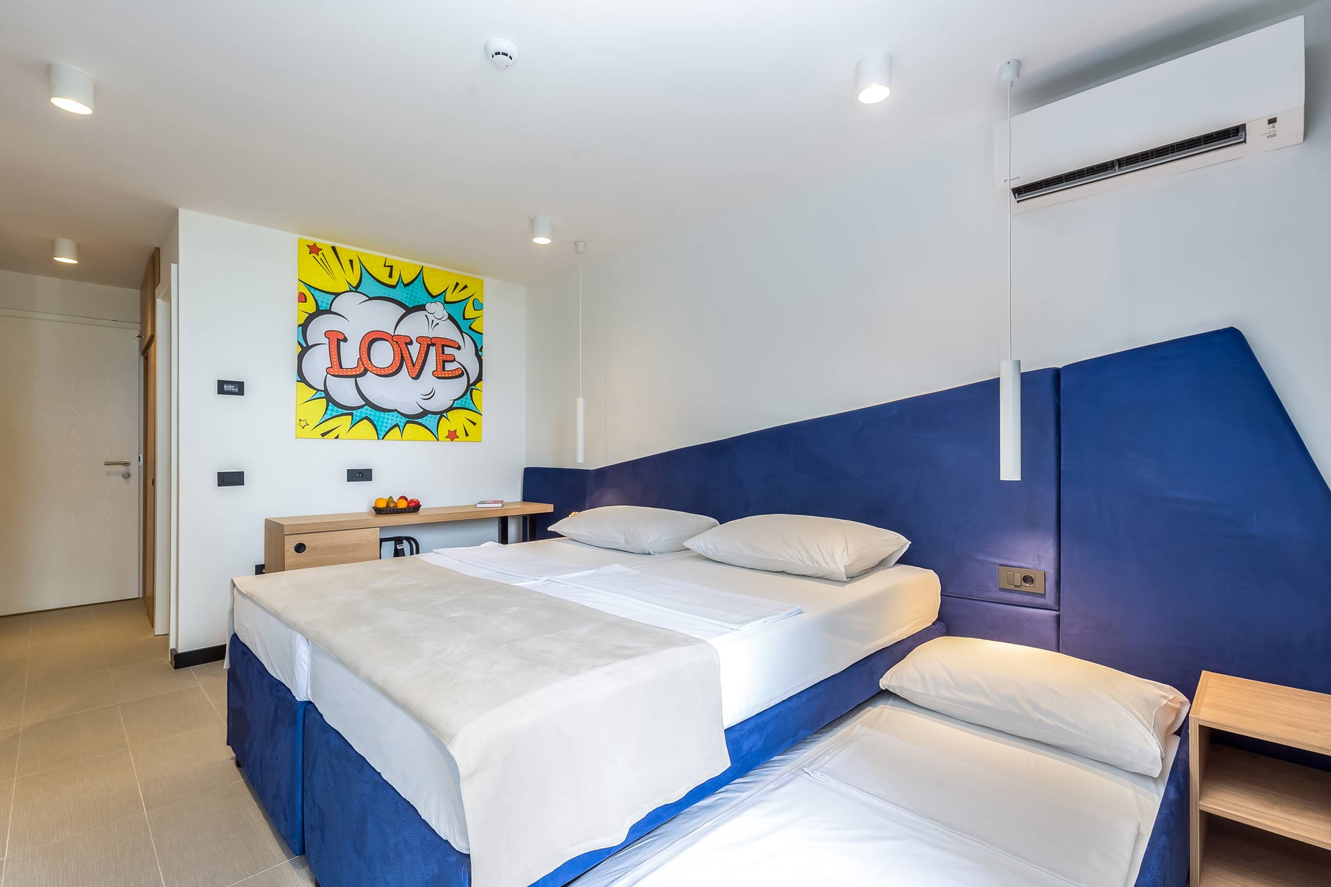 Holiday Resort Ad Turres dvokrevtna soba sa pomoćnim ležajem.jpg