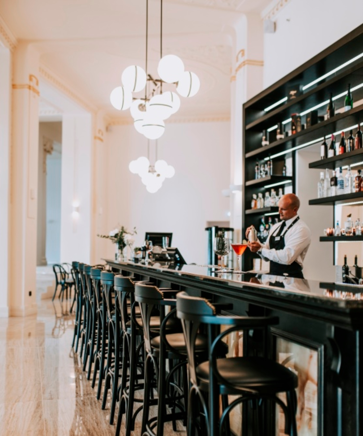 Crikvenica Hotel Miramare bar.jpg