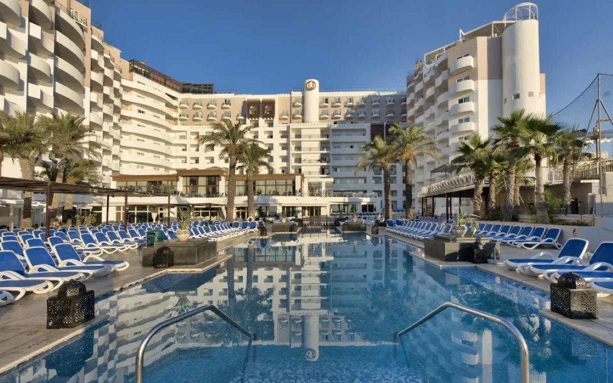 Db San Antonio Hotel and Spa-Spoljasnji bazen.jpg