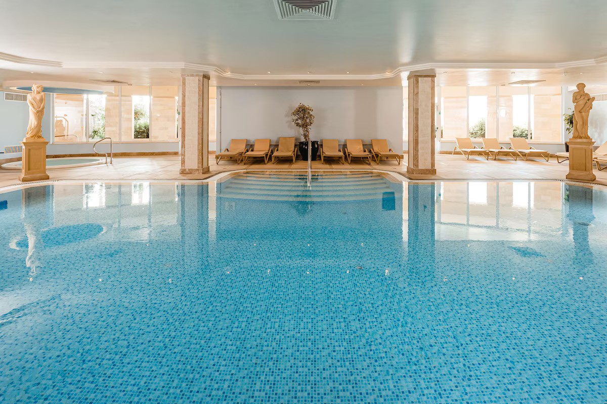 Radisoon Blu Golden Sands Resort-Unutrasnji bazen.jpg