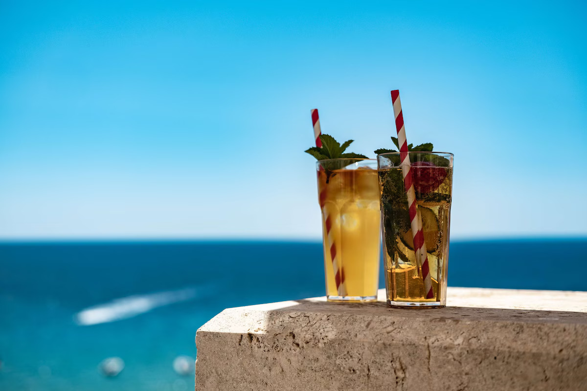 Radisson Blu Golden Sands Resort-Bar na bazenu.jpg